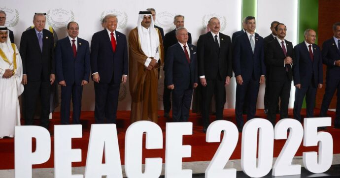 Gaza, Trump alla Knesset: “L’era del terrore è finita”. E chiede di graziare Netanyahu. Poi firma l’accordo a Sharm