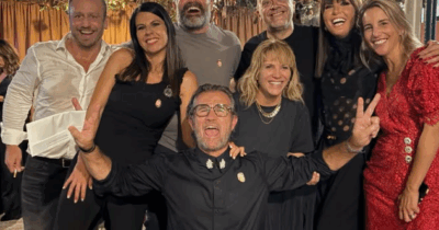 Copertina di Carlo Cracco festeggia i 60 anni alla Balera dell’Ortica di Milano: le foto e i video della serata piena di Vip