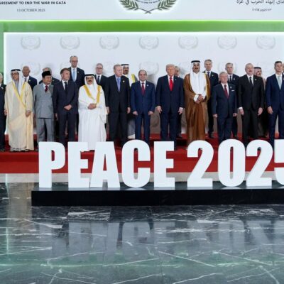 Copertina di Ostaggi israeliani liberati, i regali di Trump a Netanyahu: gloria e anche la grazia