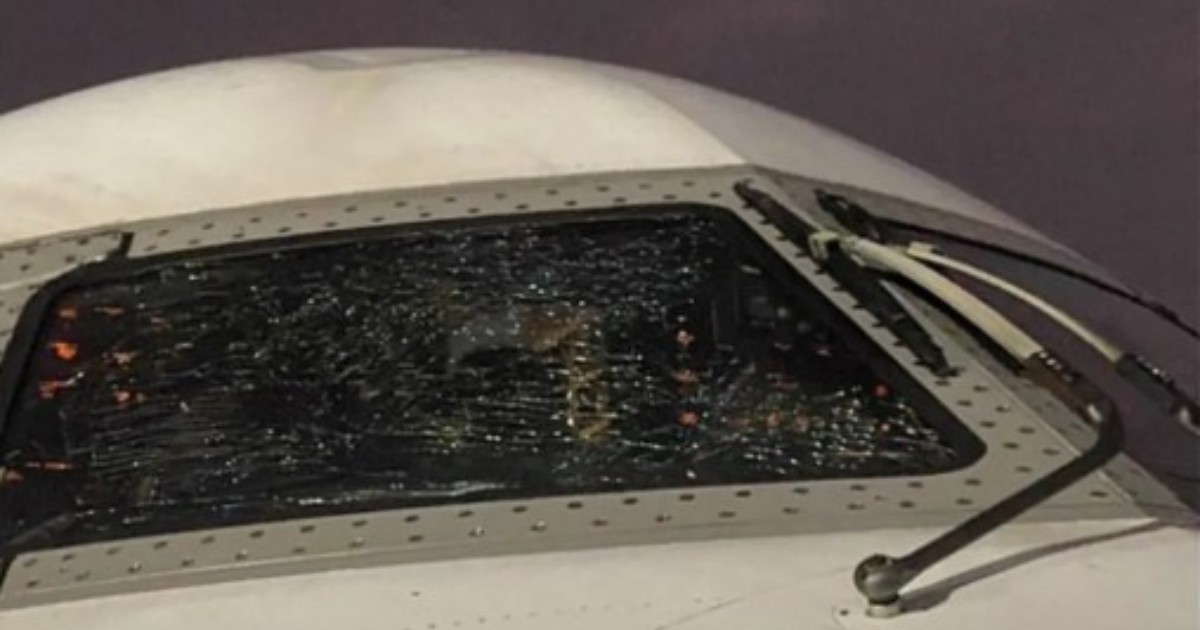 Una grossa crepa rompe il parabrezza dell’aereo: panico sul volo della Nazionale nigeriana, atterraggio d’emergenza. Cos’è successo Una grossa crepa rompe il parabrezza dell’aereo: panico sul volo della Nazionale nigeriana, atterraggio d’emergenza. Cos’è successo