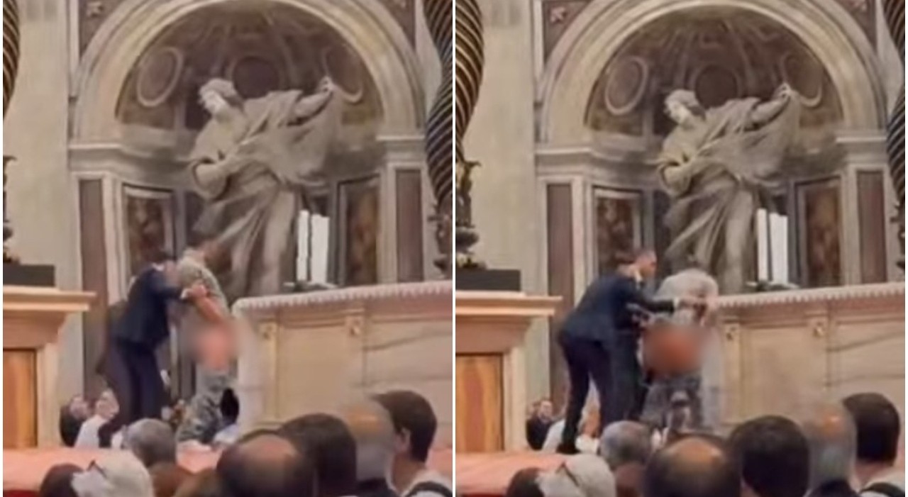 si abbassa i pantaloni e fa la pip236 sull8217altare della basilica di san pietro davanti a tutti la scena choc il papa chiedere perdono a dio per l8217ingiuria compiuta