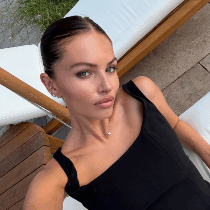 “Non mi sono rifatta nulla, è tutta la vita che mi accusano di essermi ritoccata il viso. E’ ora di smetterla”: lo sfogo di Thylane Blondeau, “la bambina più bella del mondo”