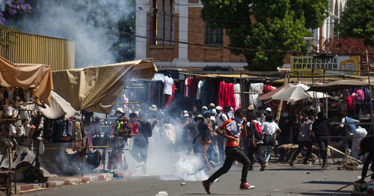 Il presidente del Madagascar fugge per le proteste: anche qui la Gen Z ha dato il via a una transizione Il presidente del Madagascar fugge per le proteste: anche qui la Gen Z ha dato il via a una transizione