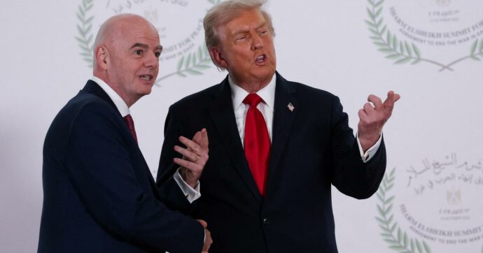 Cosa ci faceva Infantino a Sharm el-Sheikh alla firma della tregua per Gaza? I legami tra il presidente Fifa e Trump