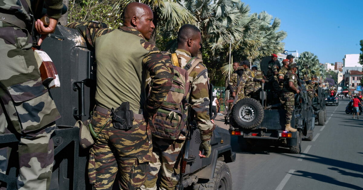 Colpo di stato in Madagascar: il parlmento vota per la destituzione del presidente e i militari annunciano la presa del potere Colpo di stato in Madagascar: il parlmento vota per la destituzione del presidente e i militari annunciano la presa del potere