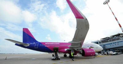 Copertina di Multa Antitrust da 500mila euro per Wizzair: informazioni carenti e ambigue sull’abbonamento annuale