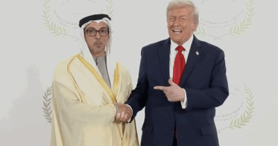 Copertina di La battuta di Trump sul vicepresidente degli Emirati Arabi Uniti: “Ha tanti soldi, soldi illimitati”