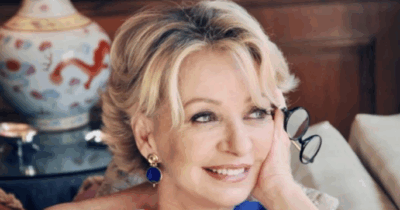 Copertina di “Da quando ho smesso di nascondermi e ho detto di avere il cancro ho ripreso a respirare la vita… Mi accusavano di non avere partecipato al ricordo di Pippo Baudo per una vacanza, altro che vacanza”: parla Enrica Bonaccorti