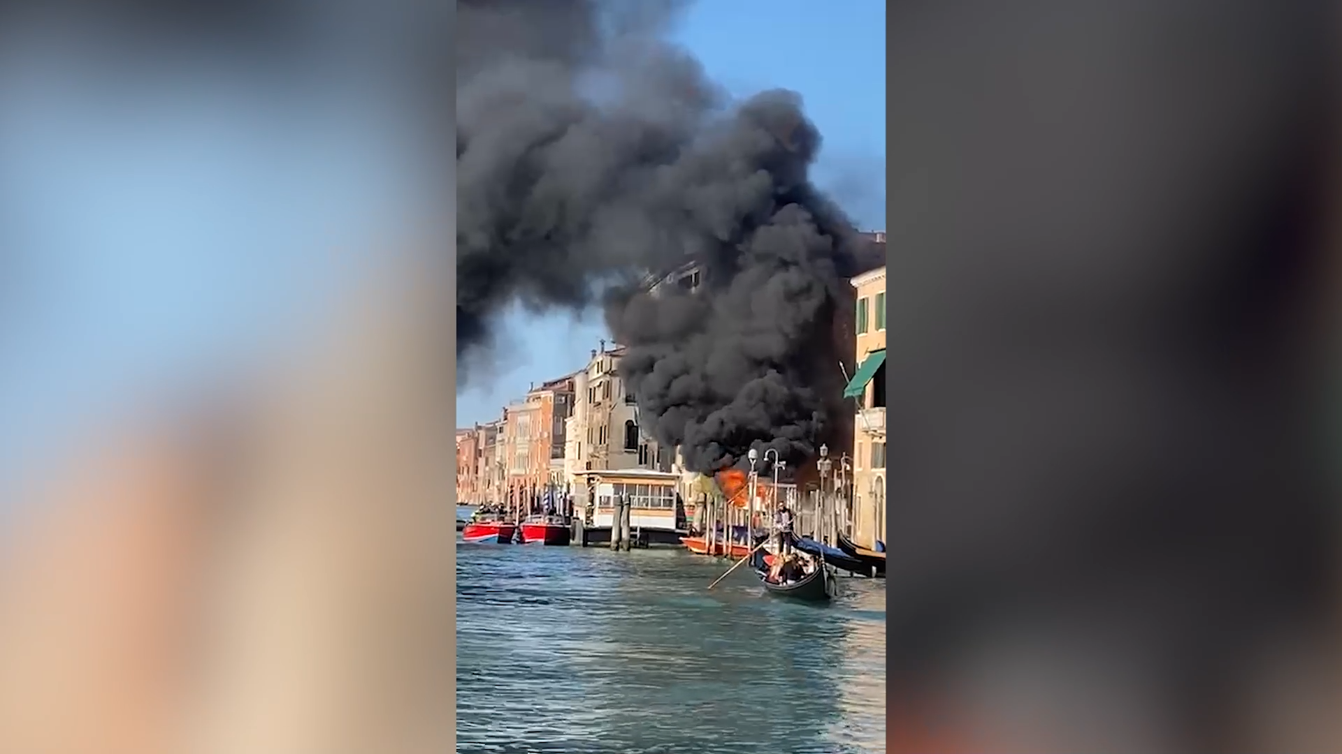 a fuoco un barcone a venezia le fiamme e la colonna di fumo lungo il canal grande i vigili del fuoco in azione 8211 video
