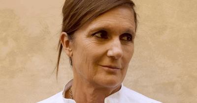 Copertina di Maria Grazia Chiuri è la nuova direttrice creativa di Fendi, è ufficiale: “Con onore e gioia torno in questa straordinaria azienda al femminile”