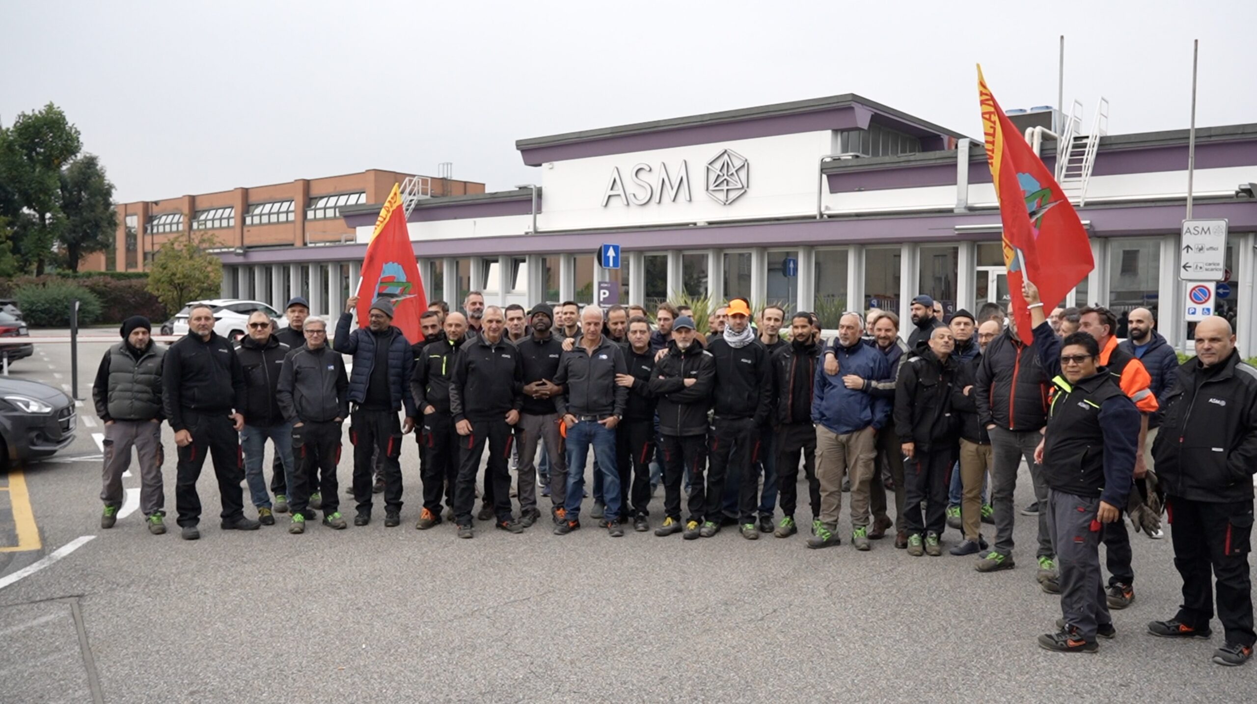 Da “strategici” a licenziati. La parabola degli operai della Lpe di Baranzate. Fiom: “Delocalizzazione campanello d’allarme per tutto il Paese” Da “strategici” a licenziati. La parabola degli operai della Lpe di Baranzate. Fiom: “Delocalizzazione campanello d’allarme per tutto il Paese”