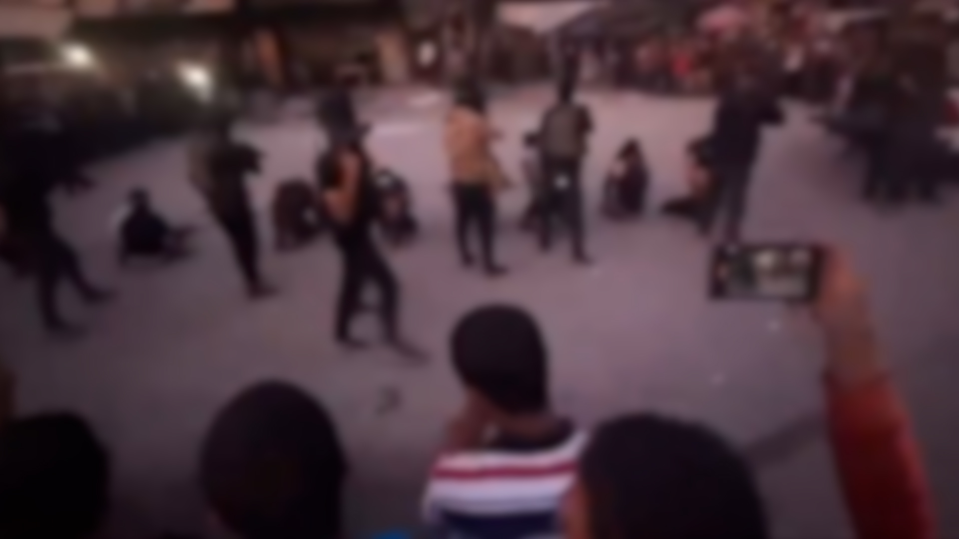 gaza combattimenti tra hamas e i gruppi rivali accusati di collaborare con israele un video mostra esecuzioni pubbliche