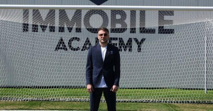 Opere abusive, illeciti nei rifiuti e un bosco trasformato in parcheggio: sequestrata la “Immobile Academy”, indagati il padre e il fratello di Ciro