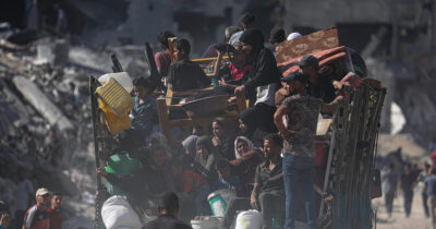 Copertina di A Gaza ostaggi, aiuti fermi e altri morti: è una tregua fragile