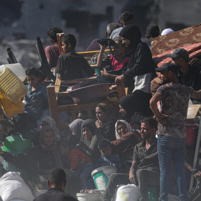 Copertina di A Gaza ostaggi, aiuti fermi e altri morti: è una tregua fragile