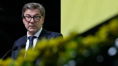 Copertina di Verso una manovra da 18 miliardi. Sì al taglio della seconda aliquota Irpef, 2 miliardi per “adeguare i salari” e 4 per accontentare le imprese