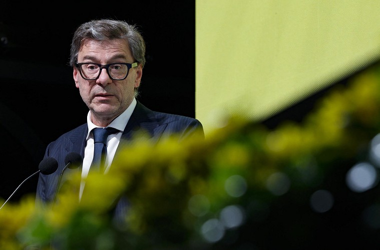 Verso una manovra da 18 miliardi. Sì al taglio della seconda aliquota Irpef, 2 miliardi per “adeguare i salari” e 4 per accontentare le imprese Verso una manovra da 18 miliardi. Sì al taglio della seconda aliquota Irpef, 2 miliardi per “adeguare i salari” e 4 per accontentare le imprese