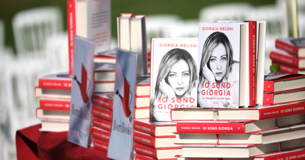 “Il libro di Giorgia Meloni è fonte di ispirazione per tutti”: la “recensione” è di Donald Trump “Il libro di Giorgia Meloni è fonte di ispirazione per tutti”: la “recensione” è di Donald Trump