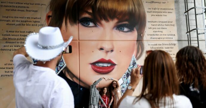 God save the queen Taylor