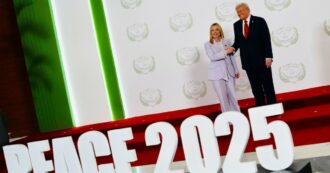 Ora che la pace è tornata di moda, eccoli tutti in fila per un posto sul carro dei pacifisti