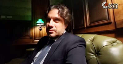 Copertina di Silvestri (M5s): “Alleanza nazionale coi centristi? Calenda è instabile, va capito con l’oroscopo. Renzi è intelligente ma inaffidabile”