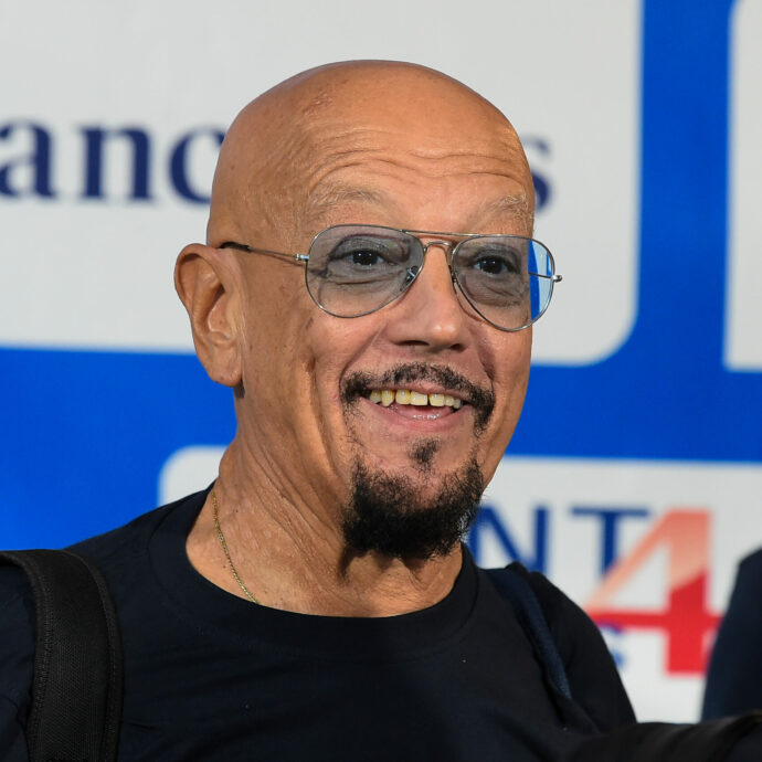 “L’Ambrogino d’oro da restituire se viene assegnato alla Flotilla? Il mio me lo tengo stretto. Nessuna canzone per Sanremo, vorrei tornare in tv”: così Enrico Ruggeri