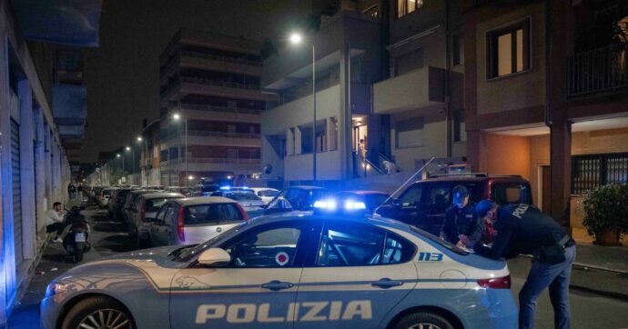 Femminicidio di Pamela Genini: la copia delle chiavi, la chiamata all’ex e la risposta ai poliziotti al citofono: “È glovo”