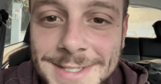 Copertina di “Non abbiamo venduto abbastanza biglietti, verrete rimborsati”: Anastasio cancella due date del tour