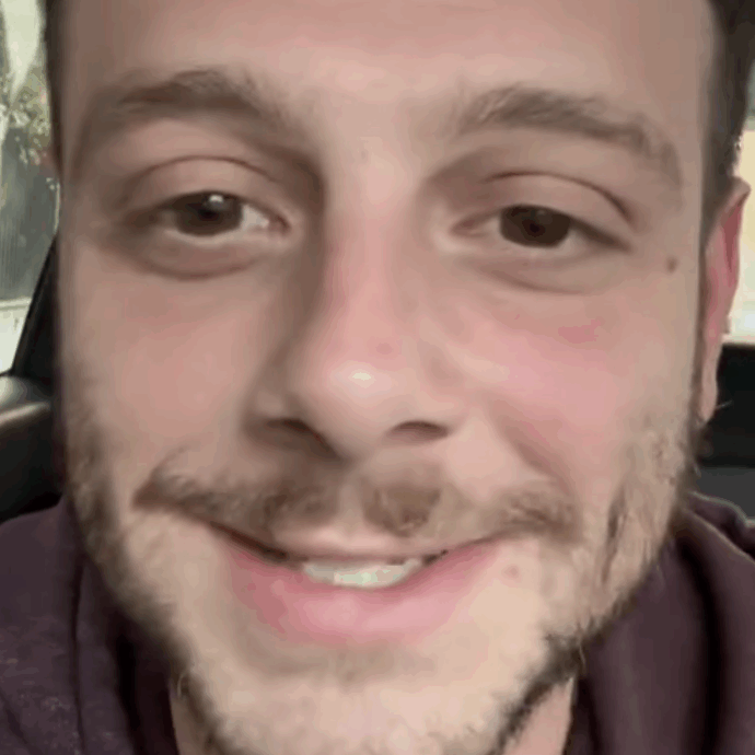 “Non abbiamo venduto abbastanza biglietti, verrete rimborsati”: Anastasio cancella due date del tour