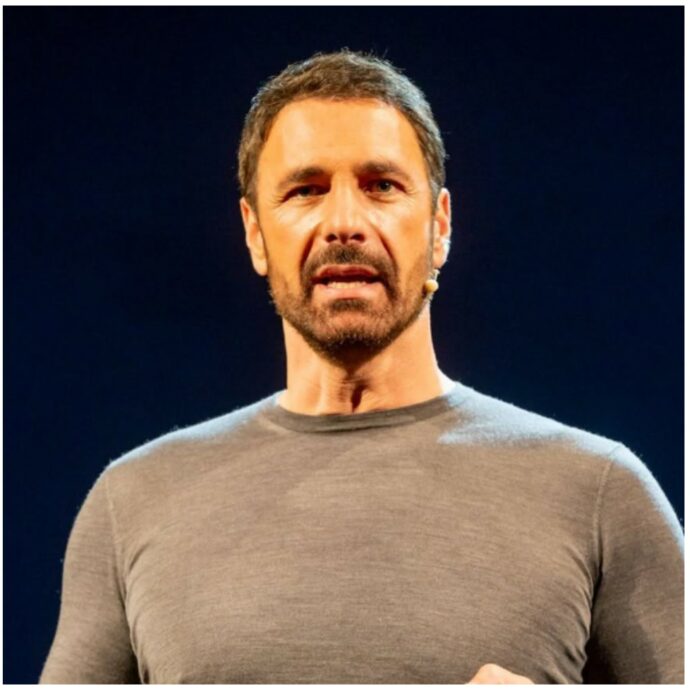 “Scherzano, ridono e si tengono per mano”: Raoul Bova e Beatrice Arnera fotografati dal settimanale “Chi” mano nella mano per le vie di Roma