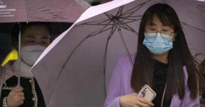 Copertina di A Shangai diagnosi mediche in metropolitana. Ci stiamo ammalando di sanità artificiale?