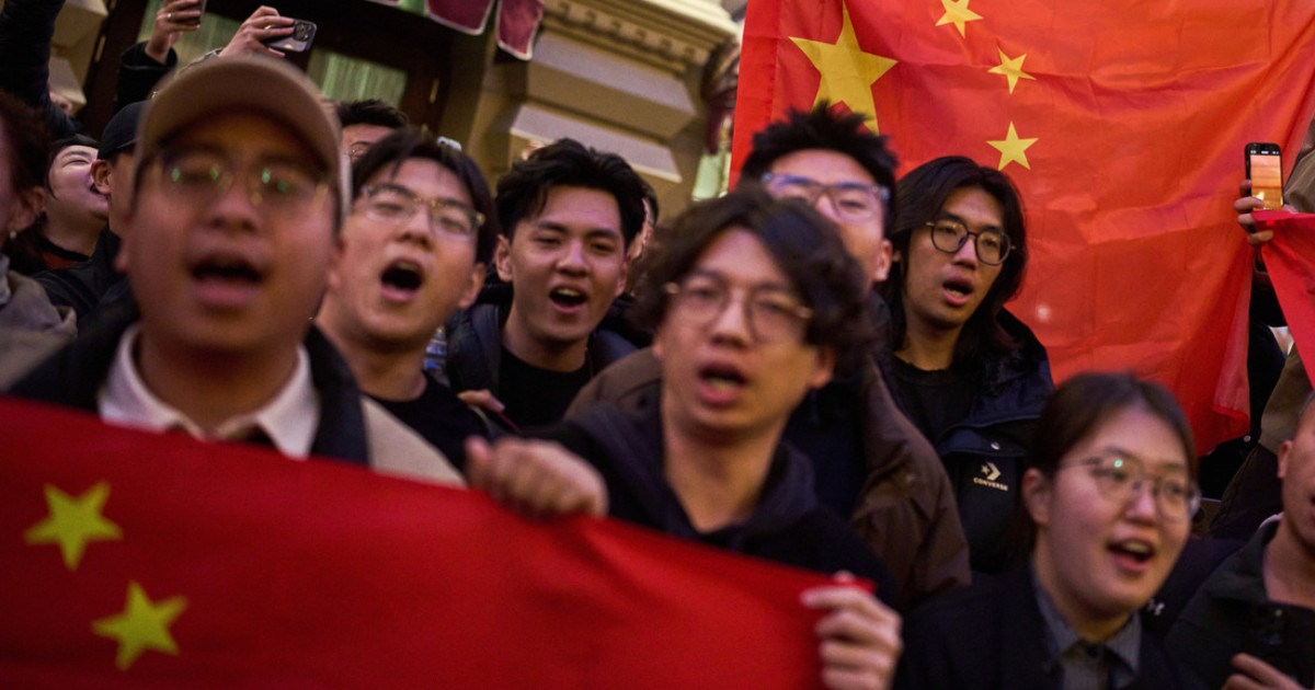 ci rubano il lavoro i giovani in cina contro il nuovo visto per attirare professionisti stranieri