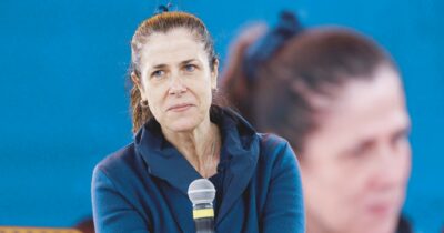 Copertina di La Consulta dà ragione a Todde: niente decadenza, resta presidente in Sardegna