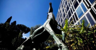 Copertina di Piovono nomine: Lega e destra in pole position