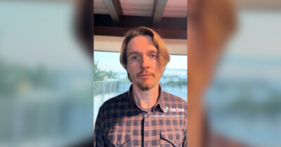 Copertina di Raffaele Sollecito si sfoga su TikTok: “Si rovina la vita di un innocente e si fa finta di nulla, lo vedo anche in Garlasco. Mi porto addosso uno stigma”