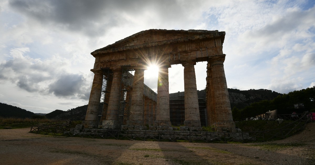 La Sicilia non è una regione per archeologi: dei 14 Parchi, nessuno è diretto da un esperto. Al loro posto architetti e agronomi La Sicilia non è una regione per archeologi: dei 14 Parchi, nessuno è diretto da un esperto. Al loro posto architetti e agronomi