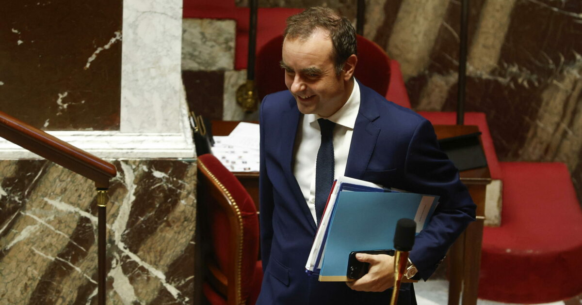 francia lecornu si salva per 18 voti respinte le due mozioni di sfiducia 7 socialisti votano contro il nuovo governo