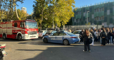 Copertina di Liceo evacuato a Pescara: 50 studenti intossicati e 6 persone ricoverate. “Nell’aria una sostanza irritativa non ancora identificata”