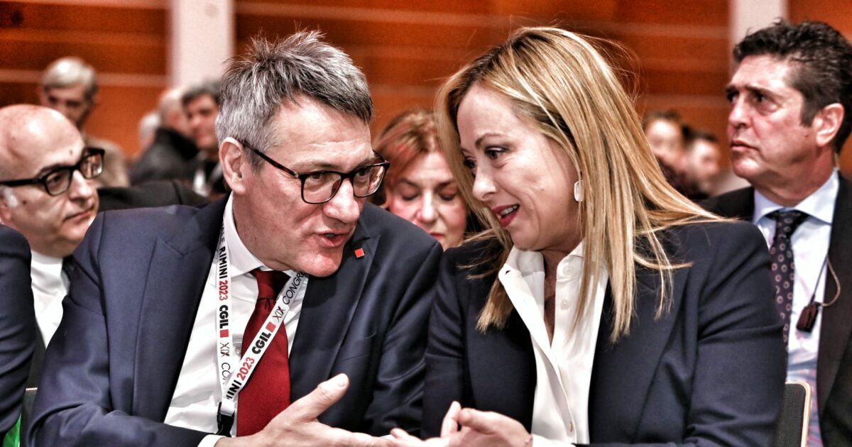 Nuovo duello Meloni Landini: la premier contro il leader Cgil che l’aveva chiamata “cortigiana” Nuovo duello Meloni Landini: la premier contro il leader Cgil che l’aveva chiamata “cortigiana”
