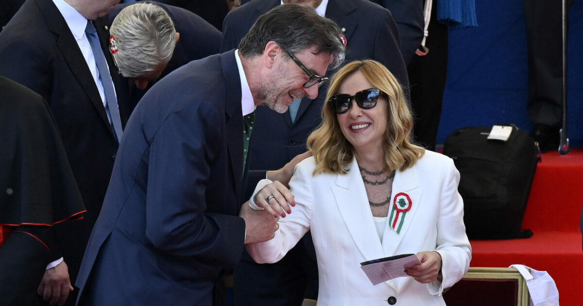 Perché il mini taglio Irpef è un’illusione: l’aiuto al “ceto medio” restituisce solo briciole del salasso fiscale dovuto all’inflazione Perché il mini taglio Irpef è un’illusione: l’aiuto al “ceto medio” restituisce solo briciole del salasso fiscale dovuto all’inflazione