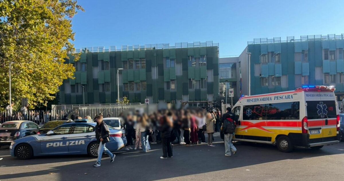 Liceo evacuato a Pescara, indagini sulle cause dell’intossicazione: “Campionate sacche d’aria”