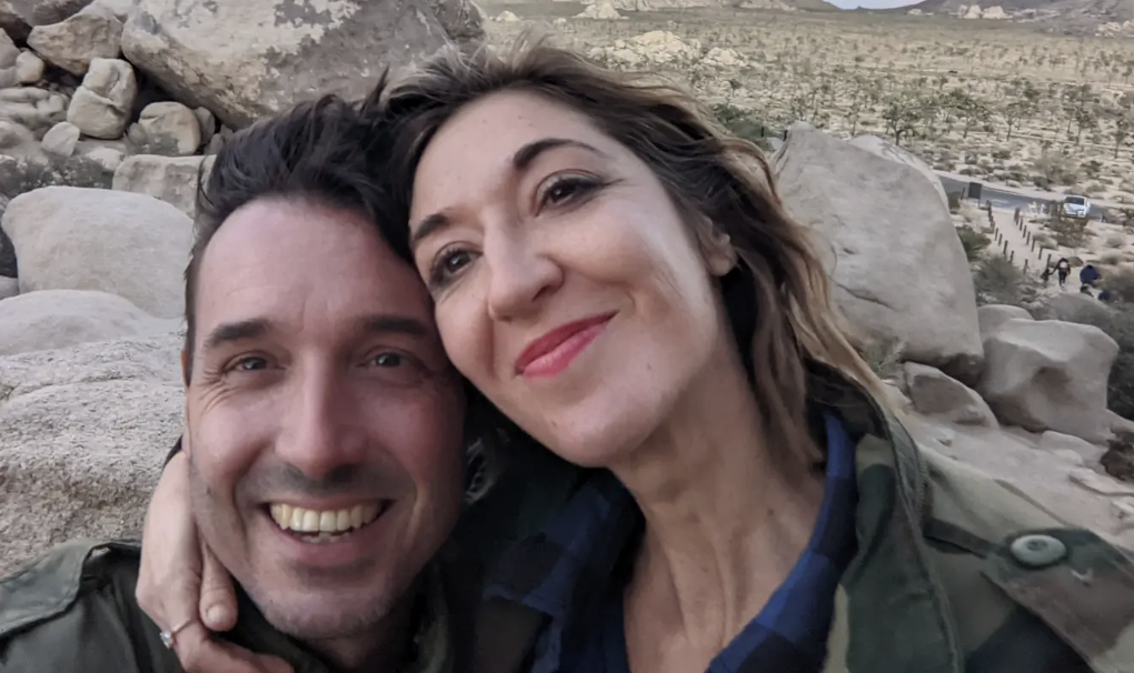 “Ho rintracciato tutti i miei ex per fargli una domanda precisa. Ci sono anche un rabbino, una spogliarellista e poi Rob, morto di cancro”: l