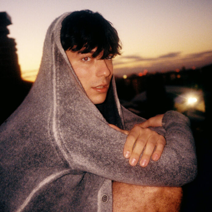 “Da piccolo mi dicevano ‘non fare la ragazzina’ perché insicuro, da artista sono grato al mio lato femminile. La mia foto nudo? Provocazione libera”: così Trigno