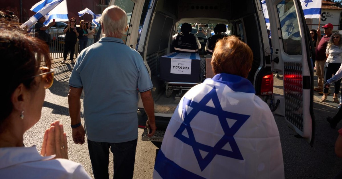 Idf: “Identificati i resti degli ultimi due ostaggi”. Usa: “Gli abitanti di Gaza non dovranno lasciare la Striscia” Idf: “Identificati i resti degli ultimi due ostaggi”. Usa: “Gli abitanti di Gaza non dovranno lasciare la Striscia”