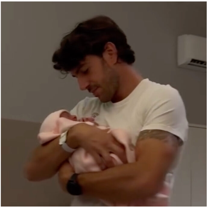 “Vedere la propria moglie conoscere e amare la sua prima figlia è qualcosa che auguro di provare a tutti”: Ignazio Moser e Cecilia Rodriguez genitori di Clara