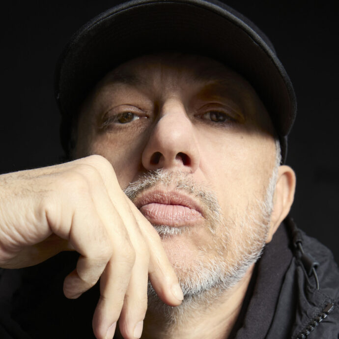 “I giovani trapper? Hanno imparato a dire ‘dove sono le zocc***’ e ‘voglio la Lamborghini’. Il pop è come il Grande Fratello, se non sei omologato sei fuori”: così Neffa