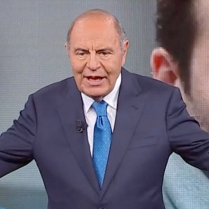 “Vede qualcuno aprire i pacchi o appeso ai lampadari? Questo non è un programma di intrattenimento. Noi siamo un’altra cosa”: Bruno Vespa perde le staffe con Massimo Lovati