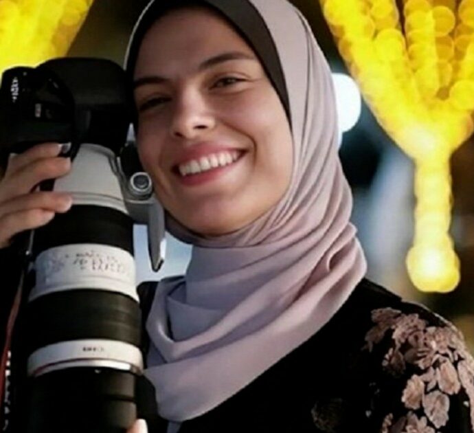 “Put Your Soul On Your Hand and Walk”: Gaza vista da una finestra, raccontata con uno smartphone e ricordata con il corpo