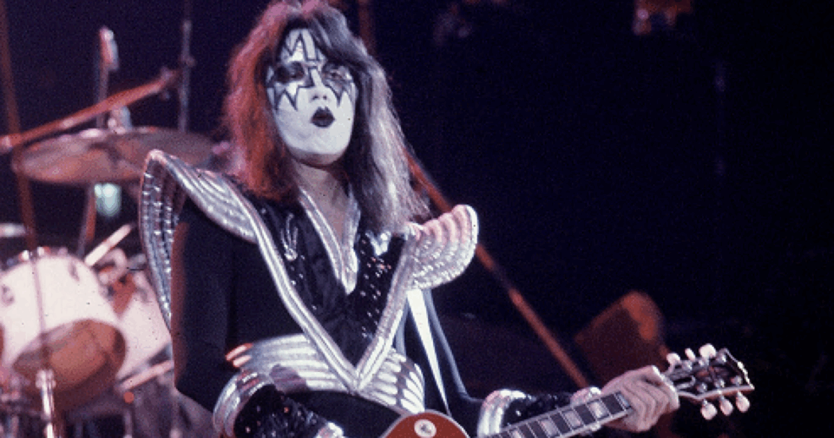 Ace Frehley dei Kiss è morto “per un trauma cranico contusivo a seguito di una caduta”