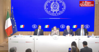 Copertina di Tutta la manovra, misura per misura. Meloni prende solo due domande, Giorgetti: “Scarsa crescita? Colpa delle guerre”